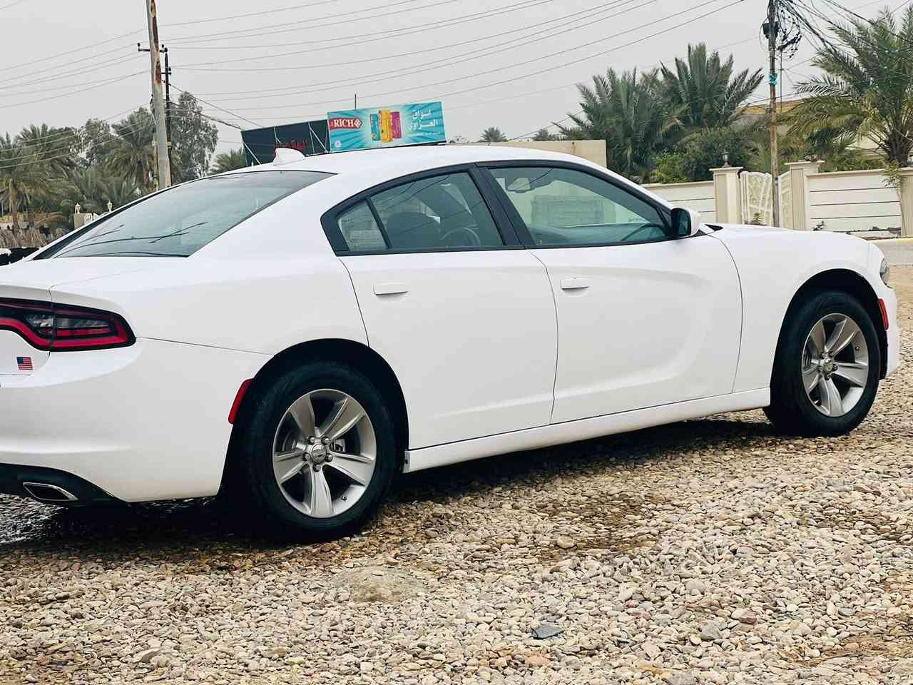 السلام عليكم جارجر 2016 سياره جديده ما عايزه الف جاهزه رقم اربيل بسمي شرط التحويل مكاني واسط النعمانيه السعر 160 بيها مجال بيع بدون مراوس ***********
