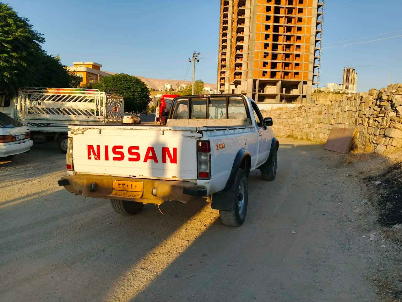 نیسانی تاکی ٢٠٠١ دەبڵ ئەکسل گێڕوو مەکینەی بە شەرت چوار تایەو ویلی لۆکی لە ژێرە دەبڵ ئەکسلی مەزبووت ئیش ئەکات ژمارە تەلەفوون ***********❤️
