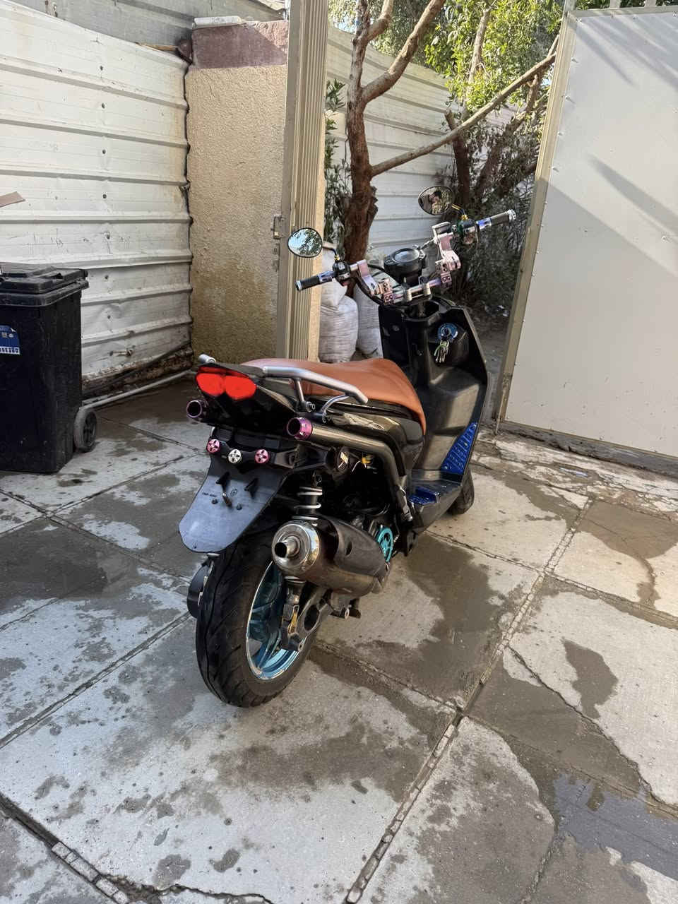 السلام عليكم ورحمة الله وبركاته 
دراجه سكنز جبلي مزوده برغي مامفتوح من المكينه 
صالنصه رياضي ستيرن رياضي كفرات رياضي معدل شلعه تخبل مناقصها شي مكاني بغداد الشعله 
***********
