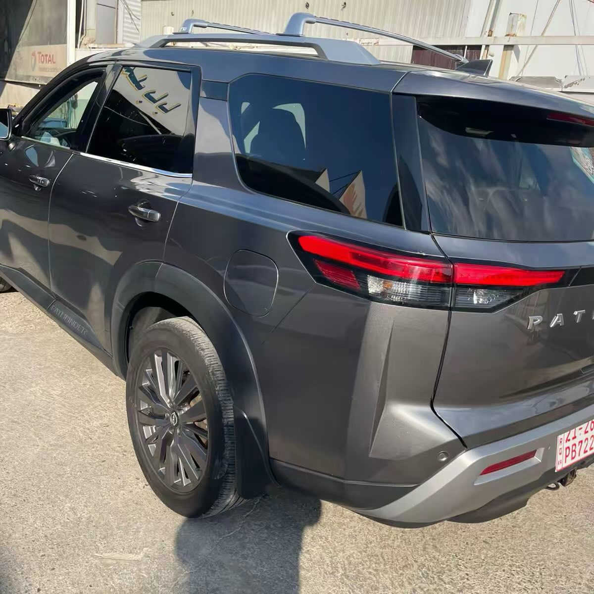 للبيع پاثفندر 2024 فول مواصفات 1/1
NISSAN
PATHFINDER 
2024
SL
3,5L
V6
30,000 MILES
المواصفات SL 👑///
• داخل جلد ابيض ملكي
• محرك V6 سعة 3.5 لتر بنزين
• قوة 284 حصان
• عزم دوران 259 رطل/قدم
• قير أوتوماتيك 9 سرعات
• نظام دفع رباعي (4WD)
• 7 وضعيات قيادة
• استهلاك وقود تقريبي: 21 مدينة / 27 طريق سريع
• سحب حتى 6000 رطل
• جنوط ألمنيوم 18 إنش
• مرايا جانبية كهربائية مع تسخين
• باب خلفي كهربائي
• فتحة سقف (اختياري)
• مصابيح أمامية LED
• إضاءة نهارية
• مصابيح ضباب
• زجاج خلفي مظلل
• رفوف سقف
• مقاعد جلد فاخرة
• 7 أو 8 ركاب
• مقعد السائق كهربائي
• تدفئة مقاعد أمامية
• مكيف أوتوماتيك ثلاثي المناطق
• مقود جلد متعدد الوظائف
• دخول ذكي وتشغيل بصمة
• نوافذ كهربائية وقفل مركزي
• شاشة لمس 8 إنش
‏• Apple CarPlay + Android Auto
• بلوتوث + USB
• شاحن لاسلكي
• نظام صوت Bose 
• كاميرا خلفية
• كاميرا 360 
• نظام ABS
• نظام الثبات الإلكتروني VSC
• تحذير مغادرة المسار
• مراقبة النقطة العمياء
• فرملة طوارئ أوتوماتيك

ضرر/// ( بونيد صبغ + جاملخ صبغ )
بدون دواخل ✅
شواصي سليمة 💯
بدون ايرباك ✅

السعر /// 253 $ ورقة وبيها مجال 💵

سيارة جديد و جاهز مابيها اي نقص ✅

پوليش و حمام جديد ✅

سيارة كاتي يترقم المحافظات شمالية ✅

مكان سيارة - كركوك 🌇

📞  0770 137 0765

📞 0770 094 3499
