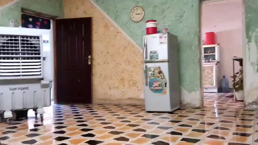 السلام عليكم بيت ٢٤٠ محلة ٧٧٤ طابو صناعي  الرشاد شارع الحدادين يحتوي بيت على استقبال وصالة وغرفتين وحمام داخلي وخارجي كراج جبير وحديقة امامية ترك ومنور ومطبخ حارد بارد وكامل خدمات حتى تبليط مشمول 

السعر خاص للاستفسار ***********  وموجود واتس
