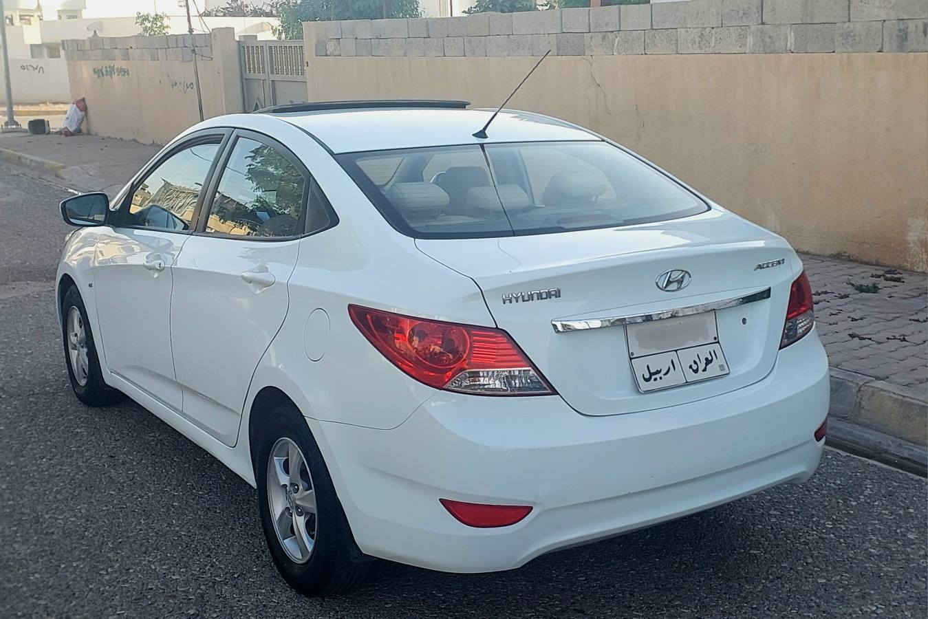 للبيع سيارة هونداي اكسنت موديل ٢٠١١ خليجي شكل الجديد فول مواصفات ١/١ سيارة جديدة مكفولة كفالة عامة من الصبغ و التبديل بي مكانين بسيطات على كد اصبعين تعديل بارد و الباقي شخط مابي سيارة ماشية (١١٠ الف حقيقي ) كير و محرك مكفول و ما مفتوح بشرط و بيها دفتر بنزين يعني سيارة ربع دينار مصرف مابي سيارة شرط الفحص 
مواصفات 
ويل كروم 
سقف سلايت 
بلاجكتور 
٥ مخدات 
داخل اصفر 
تجوة 
خدمات 
٤ جامات كهرباء + مراية كهرباء 
اشارة بالمراية 
محرك ١.٦ دوش
كير اتوماتيك + عادي 
كشن جك 
تبريد بالشرط 
٤ تايرات جديد 
نظام ECO + NORMAL 
و بعد مواصفات هواية مكان سيارة كركوك سعر ١٠٢ و بي مجال بسيط رقم موبايل *********** كركوك, العراق
