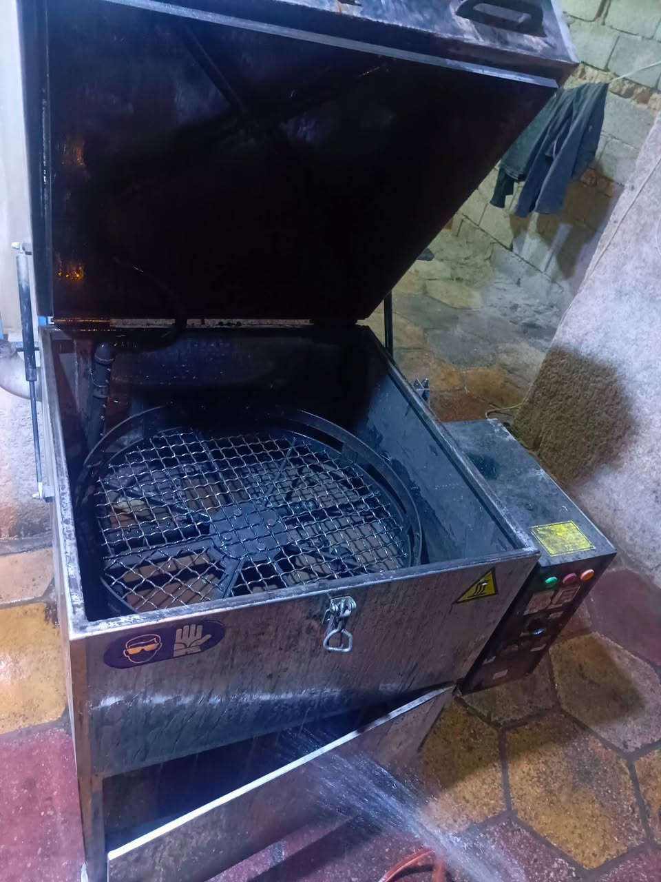 السلام عليكم جهاز غسل محرك سياره وكاورات وكلشي يخص السياره وترونت  جراخه للبيع الجهازين للبيت مكاني كربلاء بالنسبه لمساحه الأجهزه متر ب متر مكاني كربلاء الاتصال على الرقم***********
