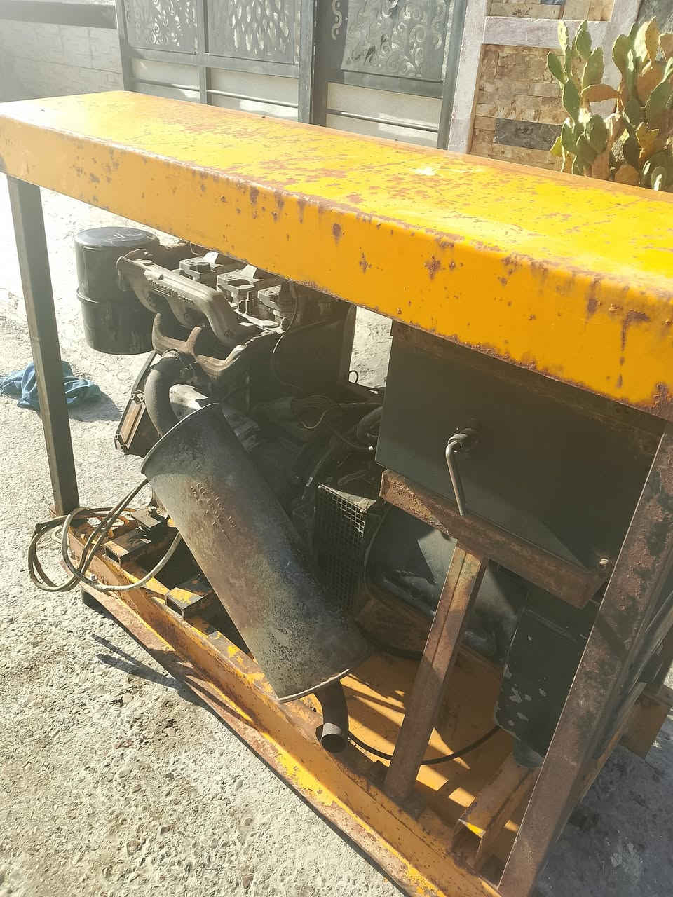 مولد دويز للبيع 3 بستم شغال رأس التوليد 15 كيفي مولد نضيف التواصل علا هاذ الرقم ***********
