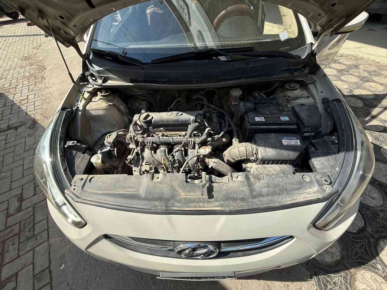 اكسنت خليجي 
٢٠١٦
ماشيه ١٦٠ الف
محرك ١٦٠٠
تحكم ستيرن
بيها بارد بالجاملغ
و ضربة بالدوسه 
بدون صبغ
بيها نواقص بسيطه
١٠٥ وًبيها مجال 
ماسنجر مغلق
***********
