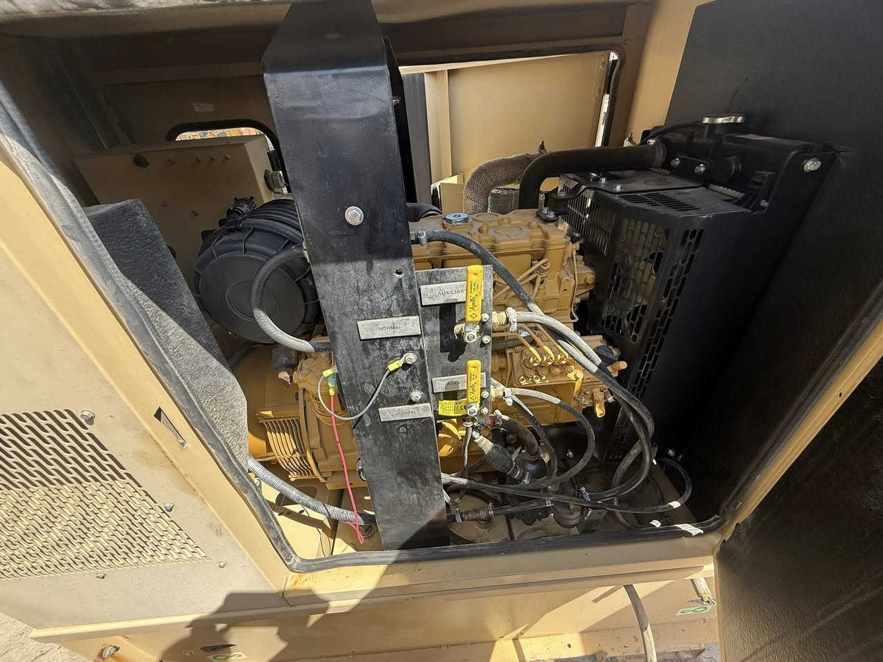 تحيه طيبه 

مولد النوع بيركنز انگليزي اصلي كتر بلر بزون ٤ بستم ٢٢ كيفي دخول جديد وراد اوربي  كاتم ٩٠٪؜ نظام حمايه متكامل مع اطفاء وتشغيل ذاتي اوتو المحرك ورأس التوليد مشروط من الفتح والتبديل بحالة الزيرو 

العنوان بابل الشوملي 

للاستفسار الاتصال او واتساب 

***********/*********** علي الأكبر السلطاني 

يتوفر توصيل 🚚🛻

لسنا الوحيدين لكننا الأفضل ✅✔️
