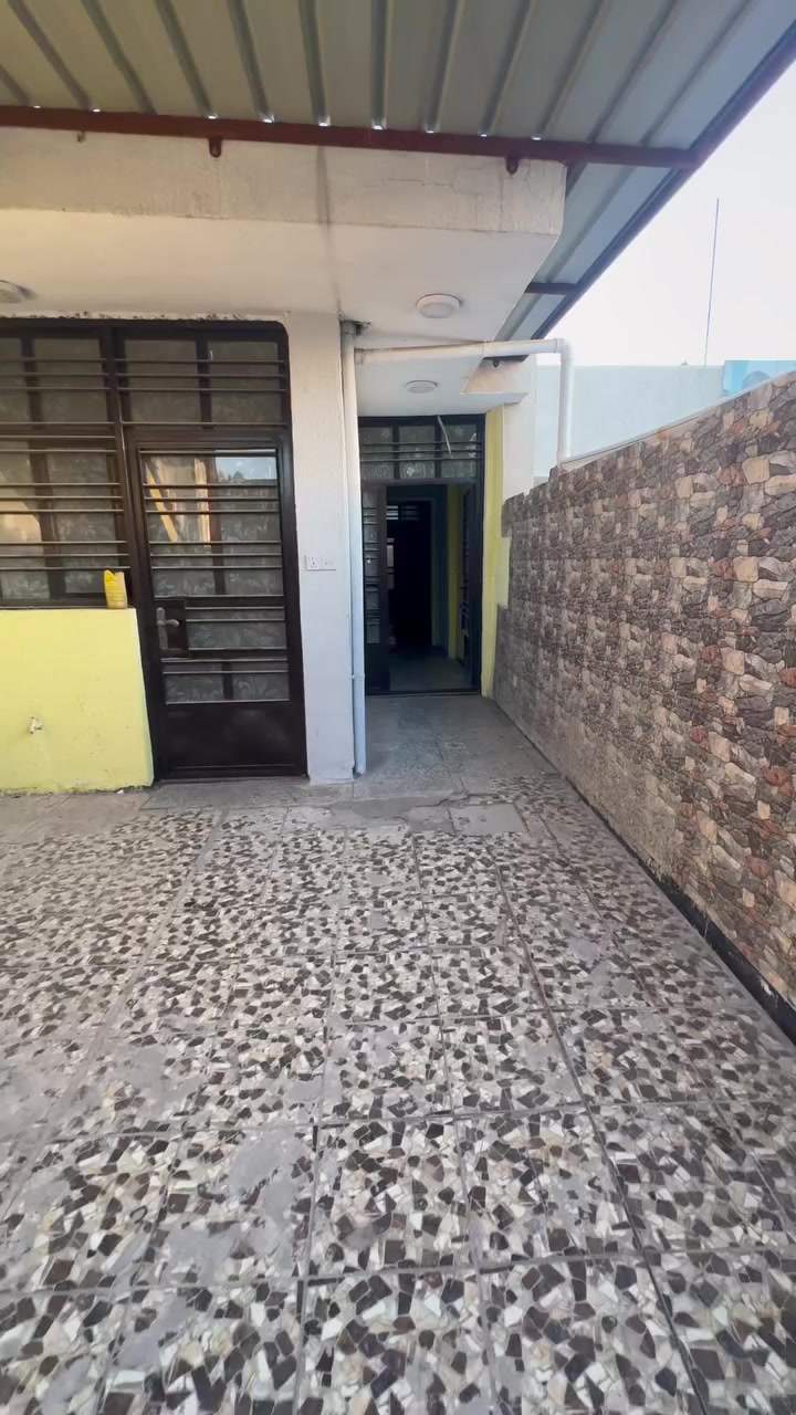 طابق ارضي للايجار في القاهرة الضباط يحتوي على مدخلين واستقبال ومطبخ وحمام وغرفه نوم ويصلح غرفتين نوم للاستفسار ***********
