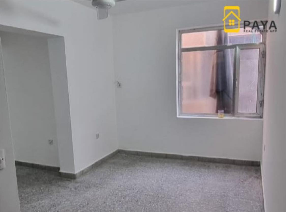 شقة للايجار في نفق الشرطة الفرع  ركن مقابيل ابو طيبة 

مساحة 106م
طابق 2
صالة
مطبخ مجهز كاونتر
غرف نوم 3
خدمات 1
حديثة ونظيفة ومصبوغة

سعر الايجار الشهري / 750 الف
فقط عوائل
***********
