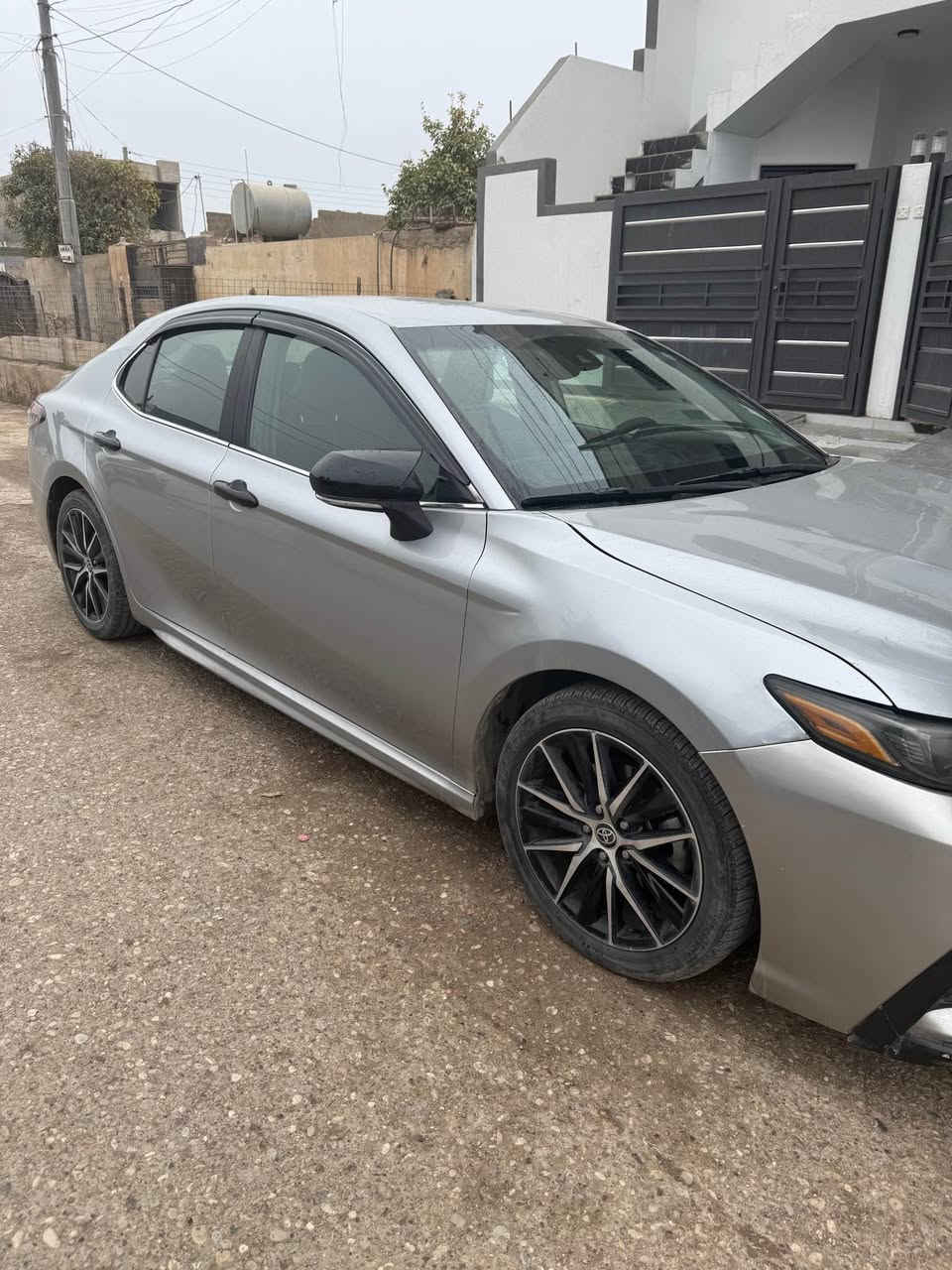 سلام و عليكم 
تويوتا كامري موديل 2021  فئة ال se معروفه موصفاته فول مواصفات فقد بدون سلايت بصمه كشن كهرباء
رادارات جانبيه كامل بلمرايا رادار امامي رادار خلفي حجر صالنصه كامل شرط سياره  بجم كبس ورا كبس بدون صبغ فقد بي بارد و بيي كم ملاحضه بصيطة رقم اربيل هزة براد كامل حاضر دفتر بنزين بي سيارة بسمي تحويل مباشر سياره ماشيه 68  الف ميل  مكان السيارة كركوك - داقوق  سعر كلش مناسب 195  و بي مجال بسيط كلش 
*********** كركوك, العراق
