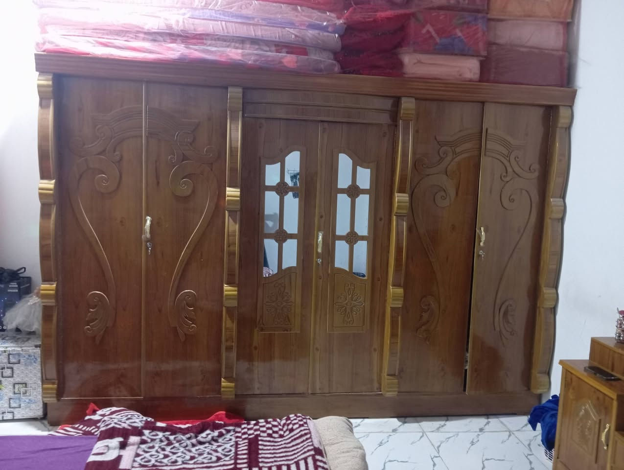 السلام عليكم غرفه للبيع السعر 850 وبيهه مجال غرفه جديده الله شاهد مكاني البصرة زبير ***********
