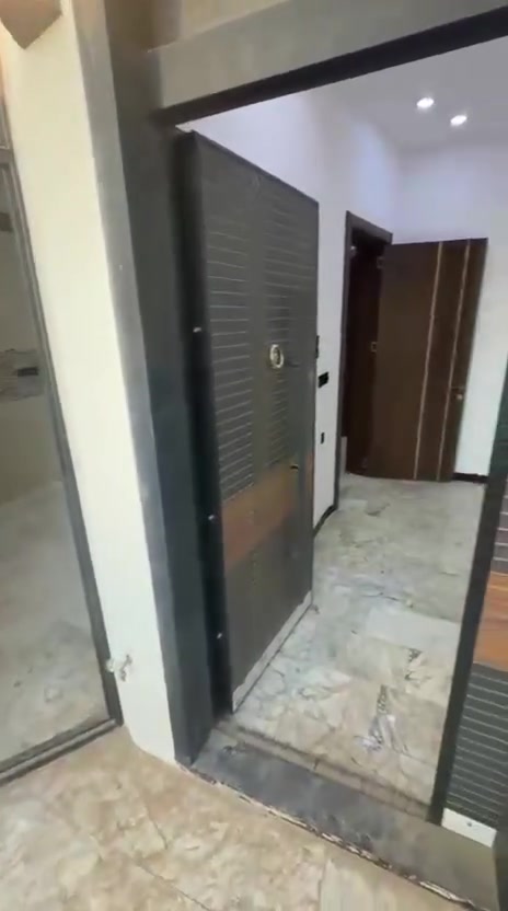🏠 عرض إيجار – شقة للإيجار
📍 الموقع: منطقة البيجية  
🔹 غرفـة + صالـة  
🔹 مطبخ  
🔹 خدمات متوفرة  
🔹 الطابق الأول  

💰 سعر الإيجار: 700  

📞 للاستفسار:  
***********
