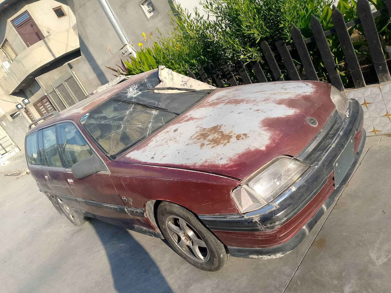 سياره اوميكه سنويه بسمي شراي خاص دفتر بانزين موجود ***********
