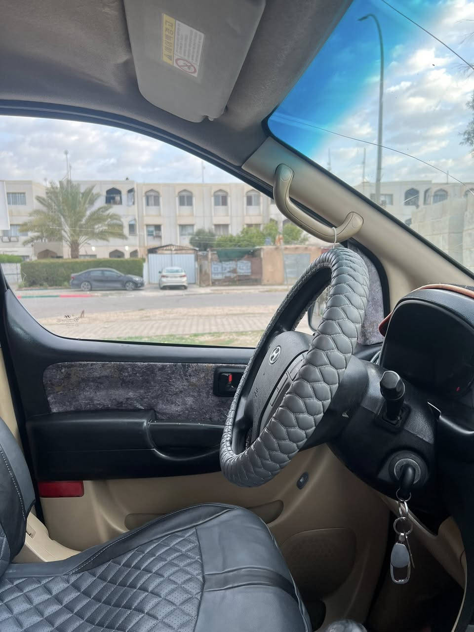 السلام عليكم ستاركس 2009 مناقصه شي خير من الله لا ضربه ولا صبغ شوفت عينك نضافت داخله وكشره تخم تاير جديد باتري جديد داينمو جديد مري شفط سياره متعوب عليها السياره بأسم اخويه مكاني صلاح الدين قضاء الدور رقمي ***********
