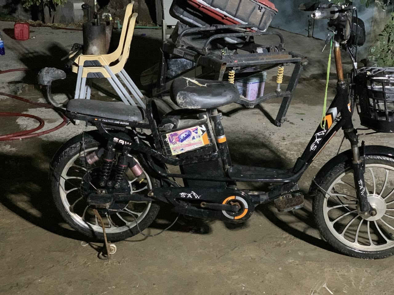 دراجه شحن للبيع الدراجه جاهزه من كلش تزويد دبلات الدراجه عوزه عقل سعر الدراجه 250 وبيه مجال ***********
