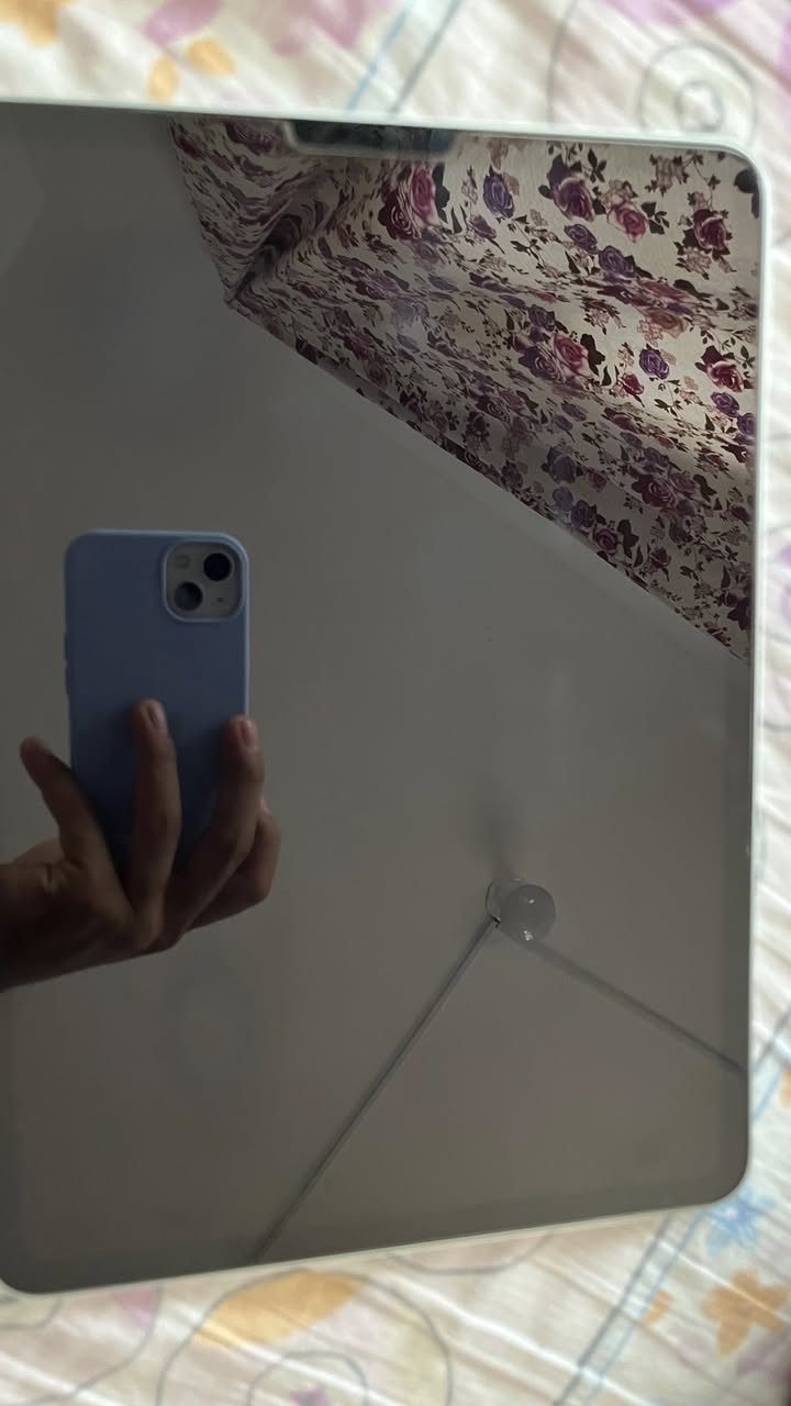 ايباد برو الجيل الثاني ذاكرة 128 بطارية تقريباً 83 والنظافة مثل ما موضح بالصور وياة كيبور وكفر فوليور من ابل كارتون وغراض كاملة السعر 550 قابل للتفاوض مكاني نجف واتساب ***********
