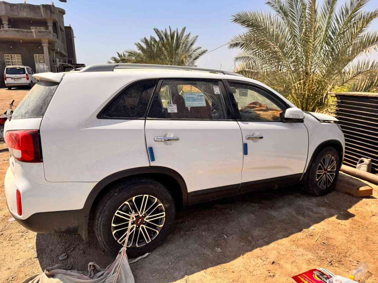 السلام عليكم للبيع سورنتو 14  مكفوله سابقا وصار بيها حادث   مداور باي وقت السعر ٨٠ المكان الرميثه  رقم الهاتف ***********
