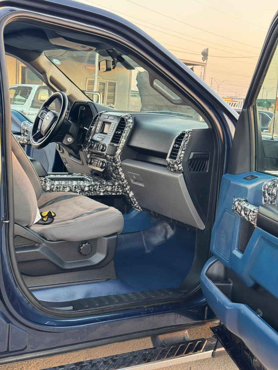 سلام عليكم رمضان كريم فورد F150 موديل 2017 تك اكسل، دبل توربو ،بيها قطعتين ،  محرك كله بشرط   رقم دولي مكان سيارة طوز خورماتو    مااجاوب تعليقات اني مكلف بنشر***********
