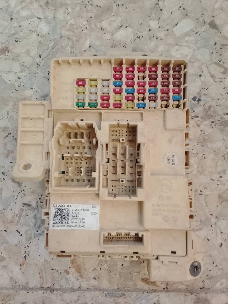 قاعدة فيوزات اصلية النترة 23 شرط الفحص السعر 100الف *********** مكان بغداد
