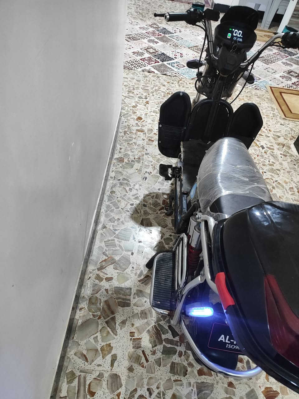 سلام عليكم ماطور جبلي بطاريات جديده شهر من شديتهن نضافه فول موصافات سعر 700 رقم تلفوني 
***********
