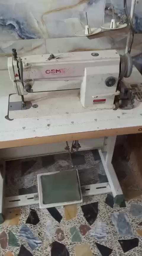 يا الله للبيع مكينة خياطة جديدة على وضع الشركة مكاني بغداد البلديات هذا رقمي ***********
