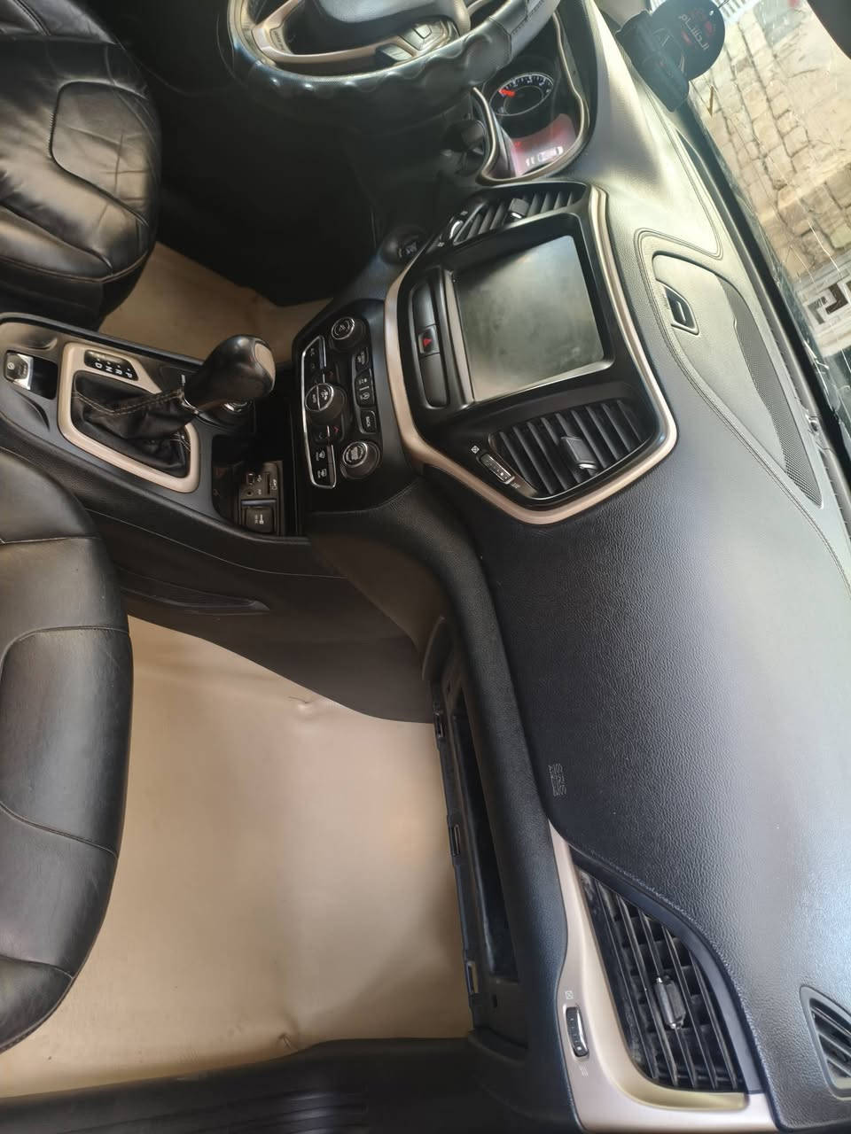 السلام عليكم جيب شيروكي 2015 للبيع فول مواصفات بنرامه مكينه 6 سلندر مكفوله كفاله لاصبغ ولا تبديل سعره 115 موجوده سياره ميسان رقم بغداد وبسمي رقم *********** مكلف بل نشر
