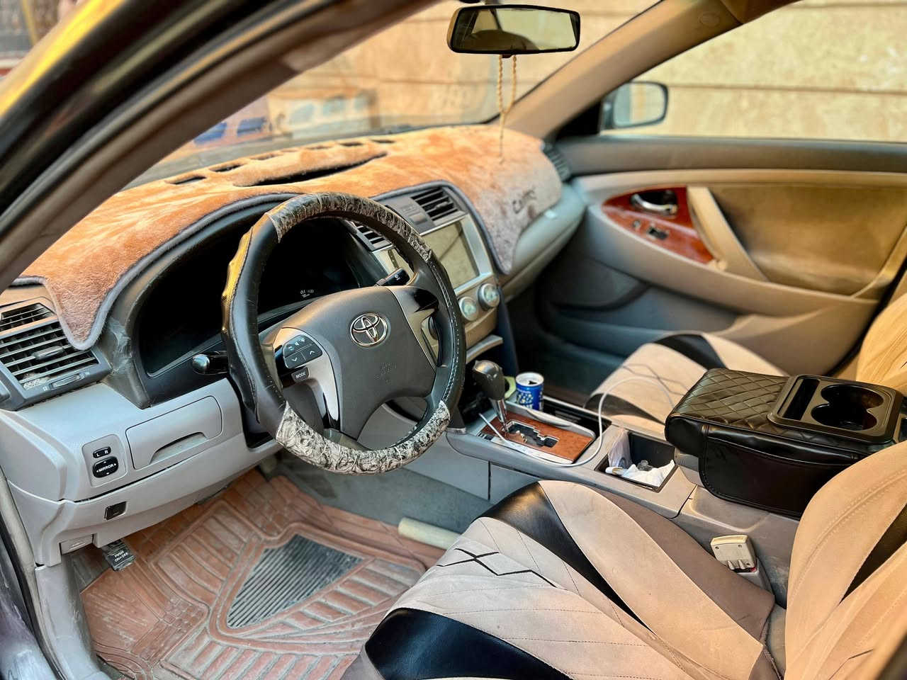 السـلام عليـكم
للبيع كامري 2007 رقم بغداد، وارد أمريكي، ضررها قطعة واحدة فقط، باب السائق مصبوغ حزام، محرك 2400، أربع سلندر، السيارة نظيفة بدون أي نقص. السعر 85$. للاستفسار اتصل ***********. مكان سياره تكريت
