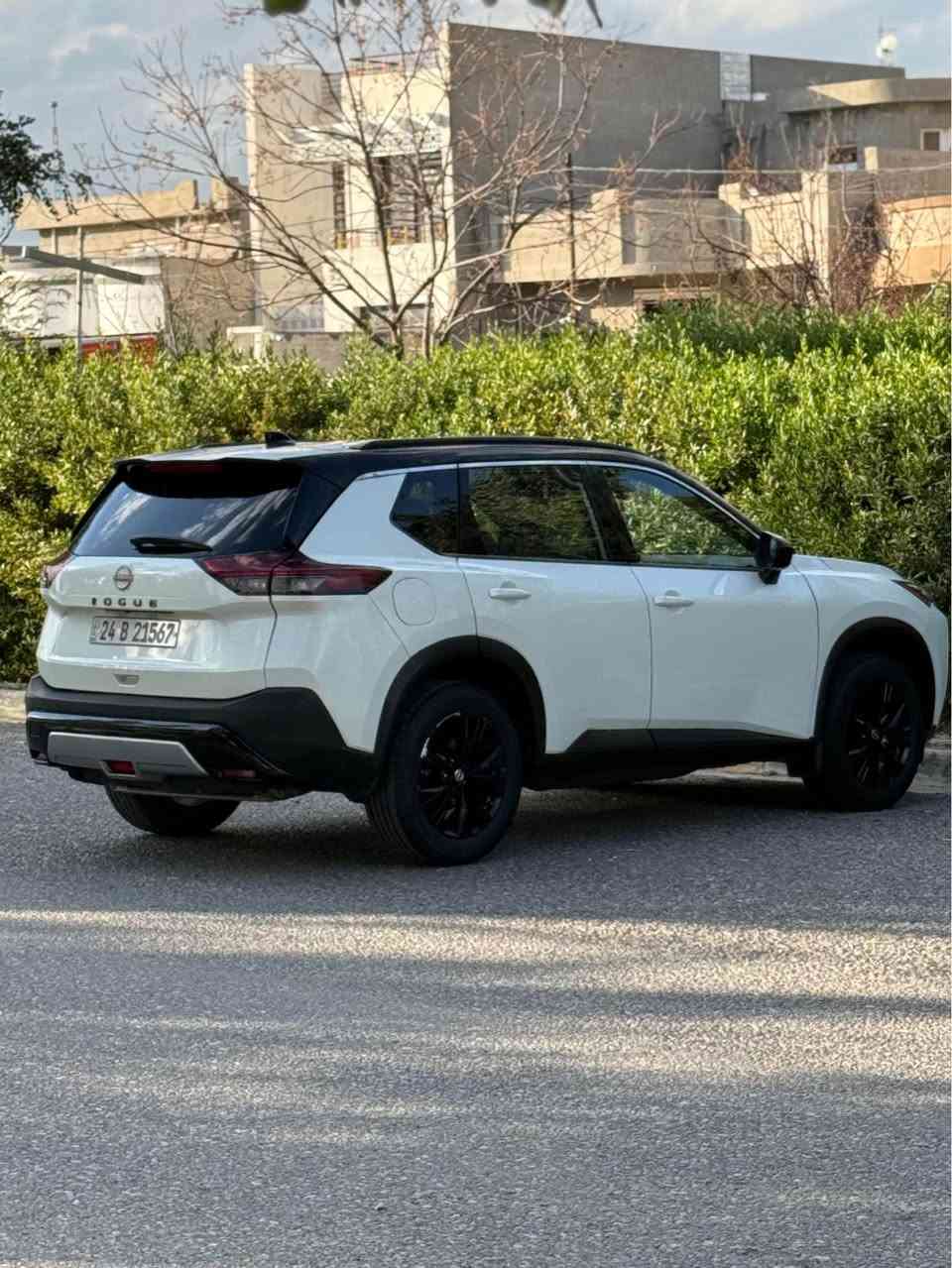 نيسان روج ٢٠٢٣ 
٣ سلندر توربو 
ماشيه 32كيلو متر فقط سيارة جديدة 
ملاحظه:سياره بيها باب سكن خلفي جاملخ سكن خلفي صندوك 
ضربه منل خلف 
رقم دهوك سنوية و هزة جديدة بأسمي لنهاية
سيارة جديدة ماشاءالله محرك كير مكفول بشرط ...
المواصفات 
سياره سقف تكم بلادي اسود تو كلار
بانوراما:
شاشة كبيرة لمس /كاميرا/ بردة شركة/دشبول ديجيتال
بصمة تشغيل/بصمة ابواب/بصمة صندوك شفت/هاند بريك بصمة/تشغيل عن بعد/اوتو ستوب/كشنات كهربائي/کشنات هيتر و سوکان هيتر/ دخول ذكي عند التقرب/لايتات خلفي وامامي زينون فول/لايتات و بگلایت ليد و زینون بلادي/
رادار امامي (تحديد مسار)
رادار جانبي (نقاط عمياء)
رادار خلفي/حساسات جانبي و خلفي /تبريد قطعتين لمس/ويل كروم/
تحكم وضعيات القيادة...Drive Modes وضعيات 5
كير اوتوماتيك و عادي 
٥ مود Eco _ normal _ sport _ snow 
هاند بريك بصمة
اوتو هولد Auto Hold
مانع انزلاق+ABS
مكان سياره كركوك 
سعر السياره 152
رقم الهاتف :*********** كركوك, العراق
