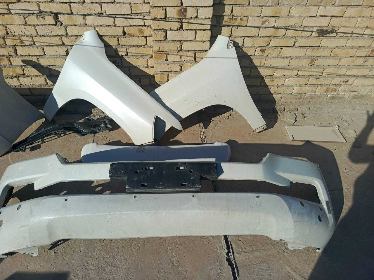 السلام عليكم/ غراض لاندكروز مال تحديث للبيع دعاميات خلفي امامي مع الحيه جناح خلفي زوج لايتات زوج جاملغات  للاستفسار ***********
