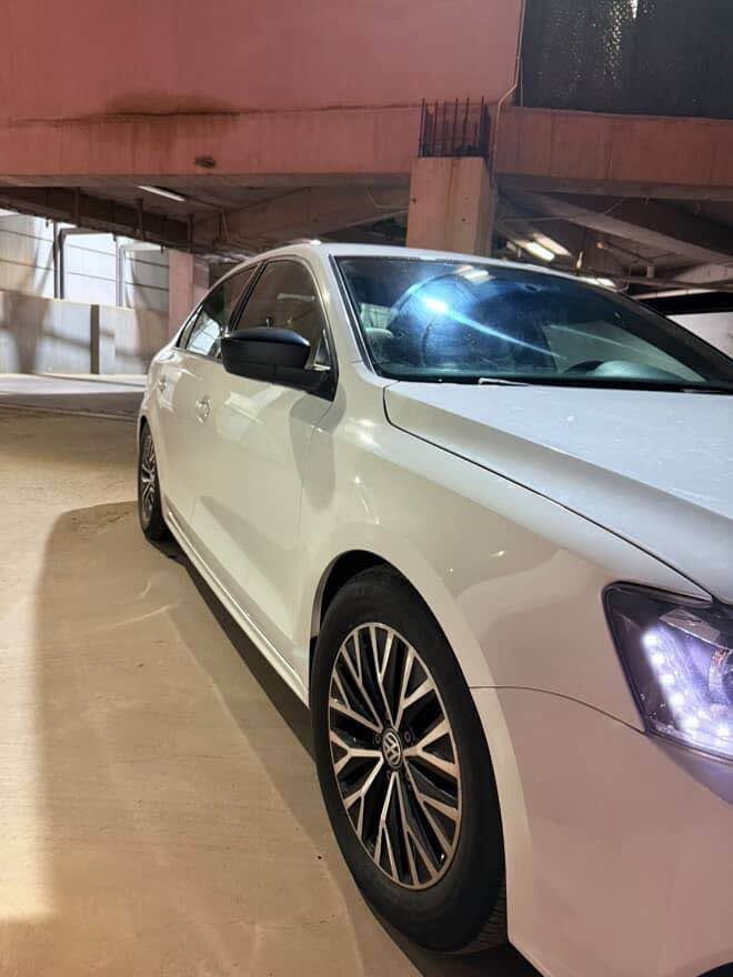 volkswagen Jetta 2017 full
فولكسواكن جيتا 2017 فول مواصفات عدا الفتحة
محرك 1800 توربو
بصمة تشغيل
كشنات جلد لونين
كشنات تدفئة
4 جوم اوتو
لايتات عدسات 
شاشة كبيرة كار بلي car play
كامرة خلفية
ضرر السيارة جاملغ السايق سرقة ومرجع بلادي ونص البنيد صبغ بدون حادث بدون ضربه بدون اي شي ايرباكات كلها سليمه ولا ايرباك طاك وبدون اي دواخل كفالة كير ومحرك مكفول 

رقم اربيل سنوية ل2029 بأسمي تحويل مباشر
مكان السيارة كركوك 
***********
السعر 129 وبيها مجال كركوك, العراق
