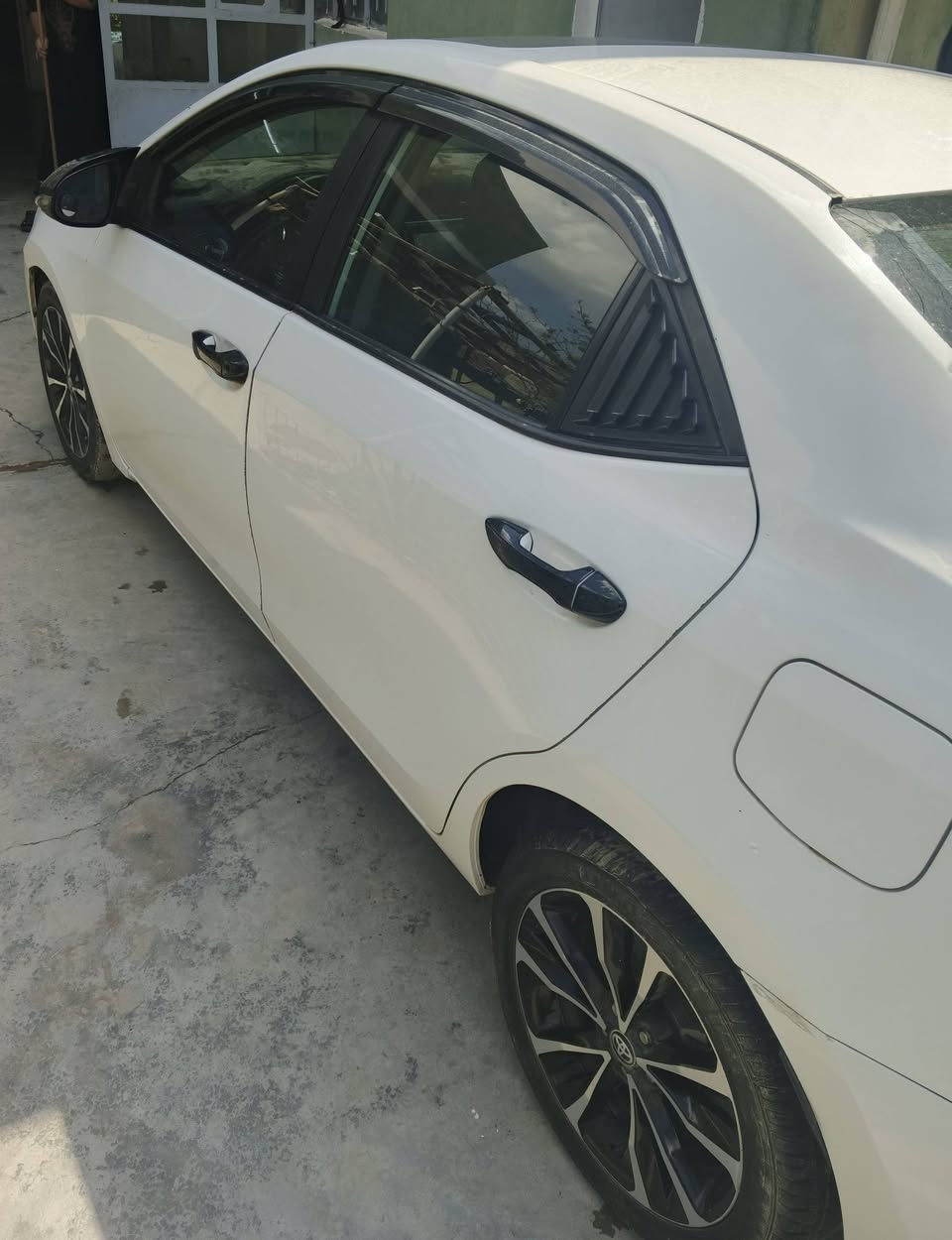 سلام عليكم كورلا 17 لون أبيض وارد كندي xse رقم اربيل ضررها قطعتين سعرها 145 الاتصال على الرقم *********** مكلف بالنشر
