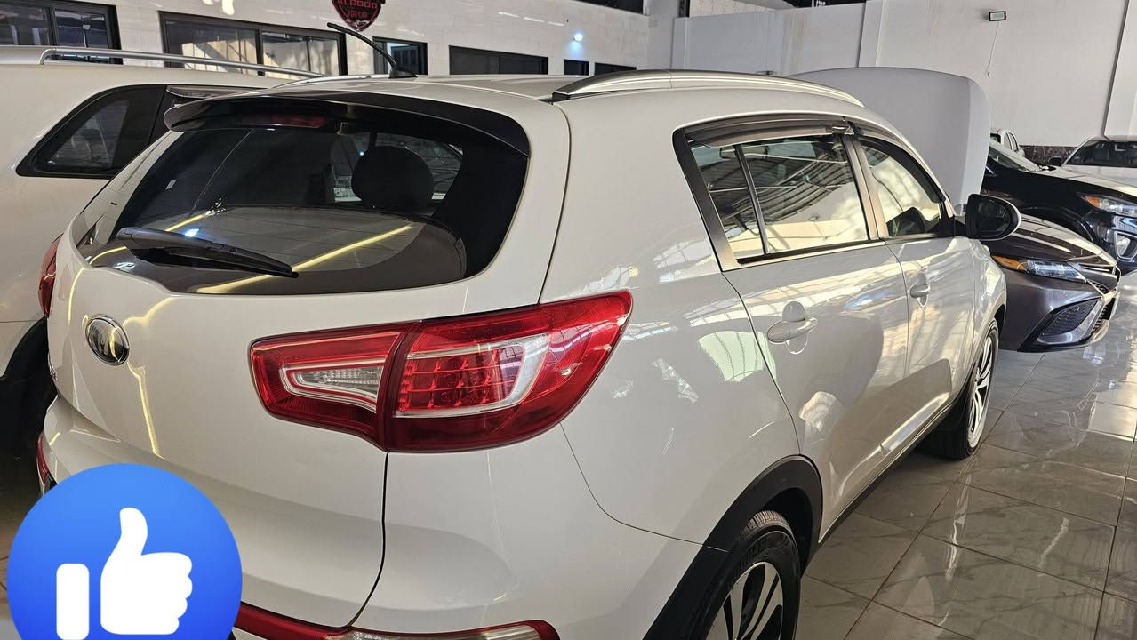 🚗 للبيع — فرصة مميزة 🔥
كيا سبورتج 2013
وارد كوري / خليجي 🇰🇷
ممشى 118 ألف كم فقط
كليننننننننننننننننننننننننن
✔️ رقم اربيل 
✔️كلين بدون اي ضرر او صبغ 
✔️لون ابيض المرغوب 
✔️ كير أوتوماتيك
✔️ مكيف بارد جداً
✔️ سيارة نظيفة استخدام شخصي
✔️ محرك اقتصادي وقوي 16 (4)
✔️ فحص كامل مكمل 
✔️ هزة + سنوية جديد 2029 
✔️كوبون جديد باركود

السيارة تصنيعها 2013
لكن موديلها 2014
📌 يسموه: 👉 Production year vs Model year
✨ السيارة بحالة ممتازة جداً ومُحافظ عليها
✨ مناسبة للعائلة والاستخدام 
💰 السعر: 150 $ دولار (قابل للتفاوض للجادين)
📍 الموقع: ——— الموصل الجانب الايسر


**إذا كنت صاحب هذا الإعلان وتريد حذفه لأي سبب، رجاءا أرسل رسالة إلى الدعم الفني**