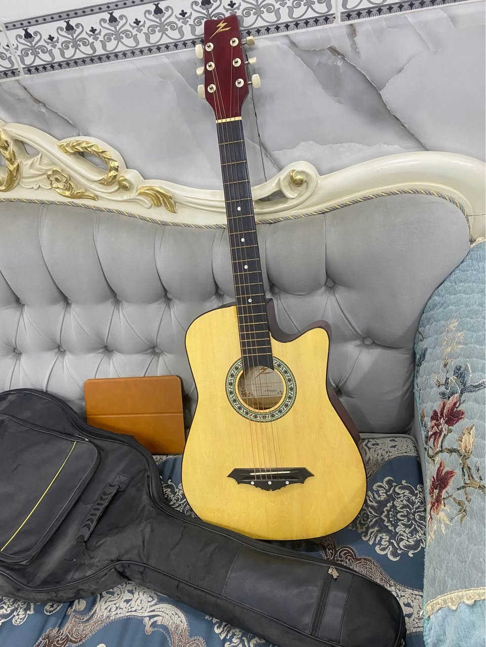 كيتار اكوستك باله نوعية اصلية خشب صوت عالي وصافي جدا فيه شلعه بسيطه ماماثرة يوجد توصيل مكاني بغداد ساحة ميسلون Colombo, Sri Lanka


**إذا كنت صاحب هذا الإعلان وتريد حذفه لأي سبب، رجاءا أرسل رسالة إلى الدعم الفني**