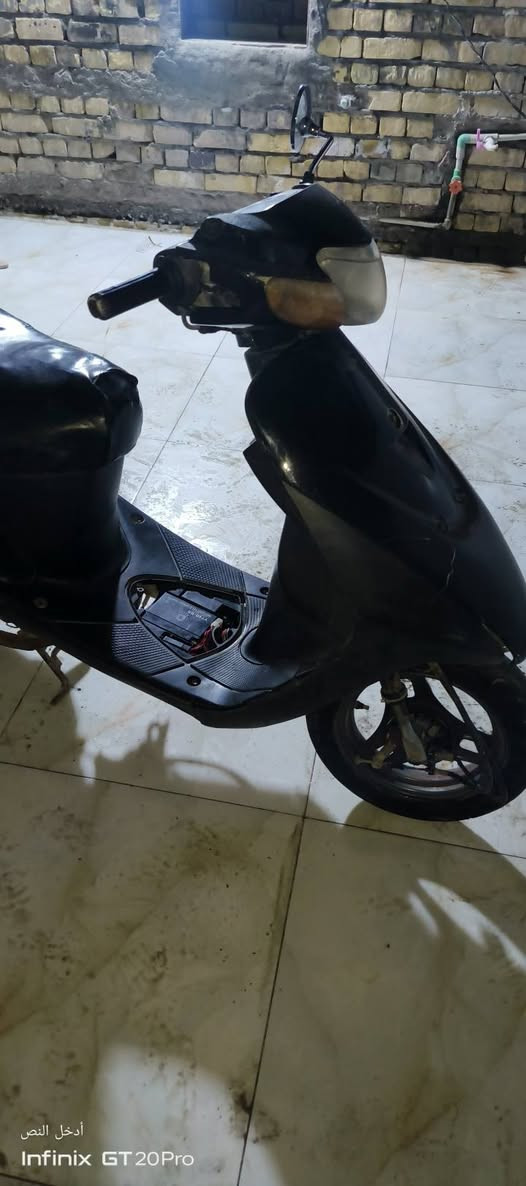 سلام عليكم اخوان دراجه رياضي البيع كلشي شغال بيها ما عدا السلف ول شاير الشاير بس دكمه عطلانه بيهاا سعرها 180 وبيها مجال حك الجيه رقم الهاتف ***********
