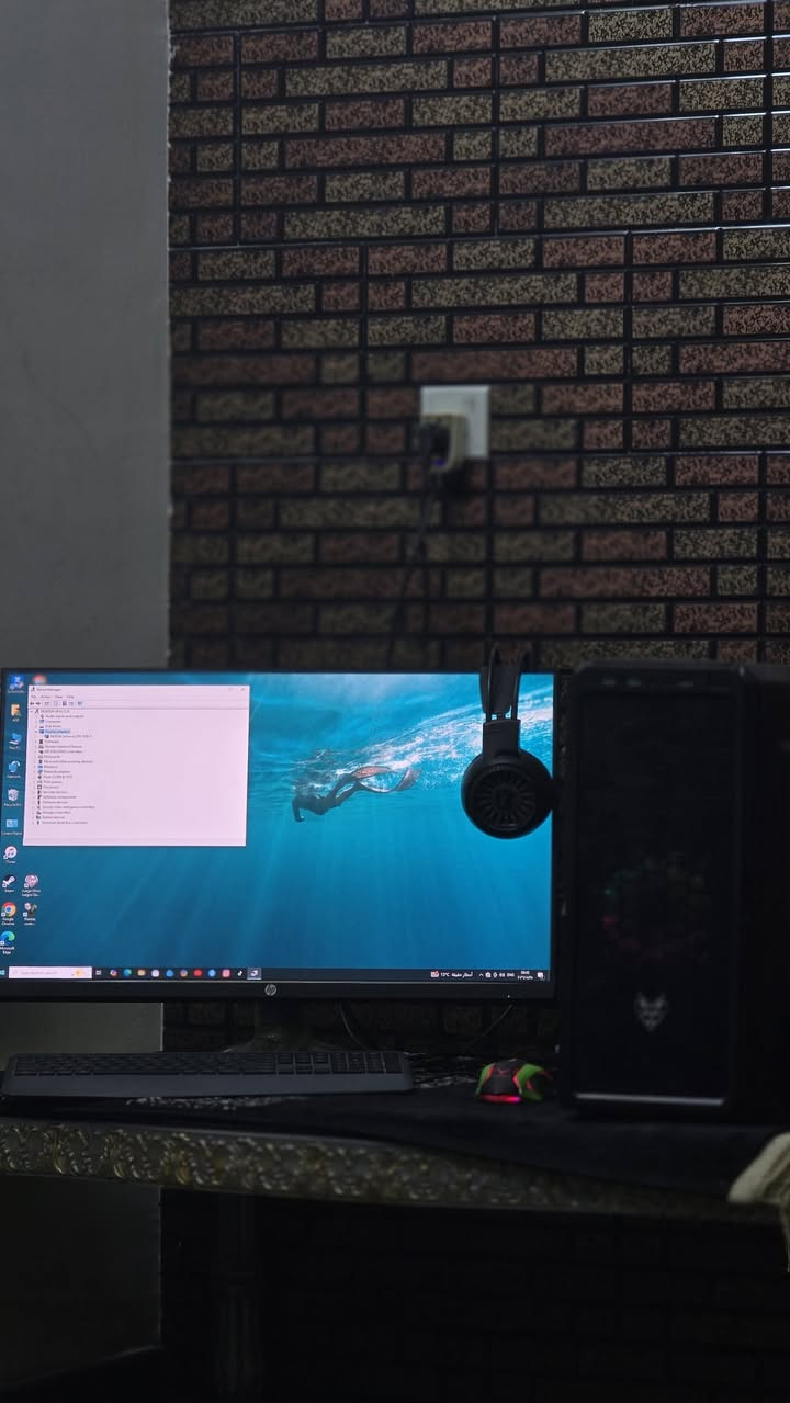 المعالج (CPU): AMD Ryzen 5 3600
كرت الشاشة (GPU): NVIDIA GeForce GTX 1050 Ti
الرام (RAM): 16GB
التخزين:
SSD سعة 120GB (للنظام وسرعة الإقلاع)
HDD سعة 2TB (خزن كبير)
اللوحة الأم (Motherboard): B450M
مزود الطاقة (Power Supply): 500W
للبيع السعر خاص أو الاتصال 
(***********)
