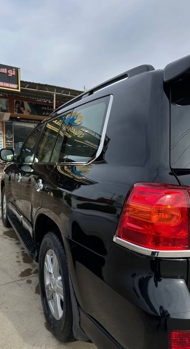 تویتا لاندکروزر 2012
بێ بویاخ
gxr فول 
گێڕو مە کینە بە شە رت نە کراوە تە
سە نە وی تازە یە بە ناوی خۆمەوە یە
142هە زار ڕۆشتە هە مو گیانی لە سە ر شە ریکە یە
شوین سلیمانی
***********
