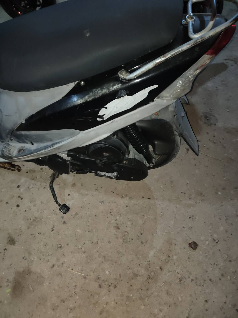 السلام عليكم دراجه قجمه للبيع السعر 700 وبيها مجال للعلم الدراجه مشتريها ما مفتوح بعد ماعرف اني يريد يجي يشرفه مفتوحه لا قضاء المدينه بن منصور ***********
