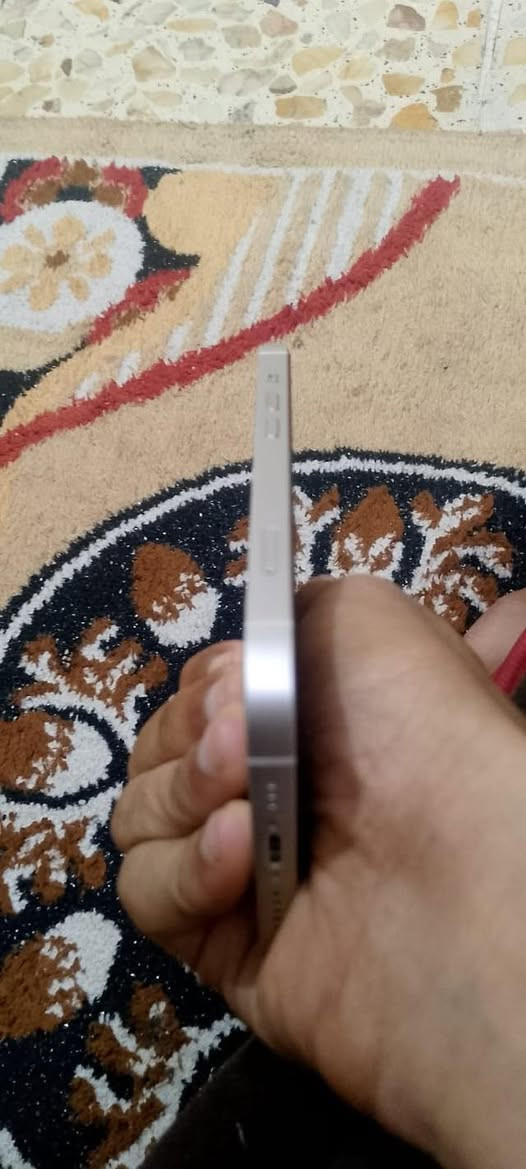 السلام عليكم 
ايفون ١٣عادي ذاكرة ١٢٨ بطارية ٨٥الجهاز وتر بروف مكفول من اي تصليح او عطل للبيع فقط ماعندي مراوس مكاني بغداد مدينه الصدر السعر ٥٠٠ او بي مجال مكلف بل نشر ***********
