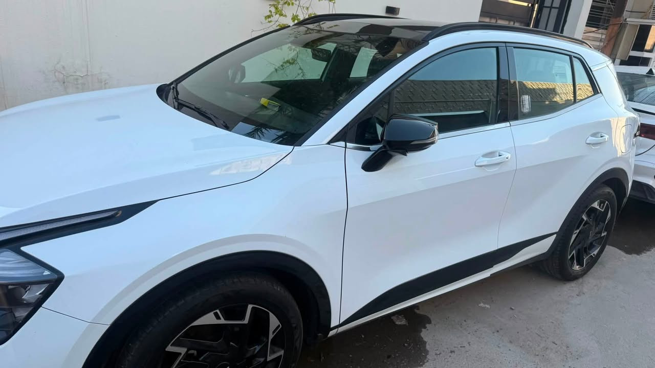 سبورتاج 2024 GT-line 
ماشية 29,000km 
السعر 233 
23,300$
للاستفسار ***********
