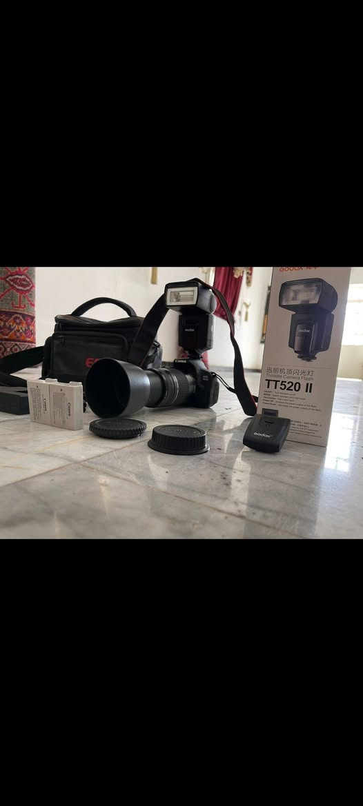 سلام عليكم لبيع  كامره كانون دي 700 كامره نضافه 100/100 كامره فول استعمال قليل هاذه رقمي مكاني بابل ***********
