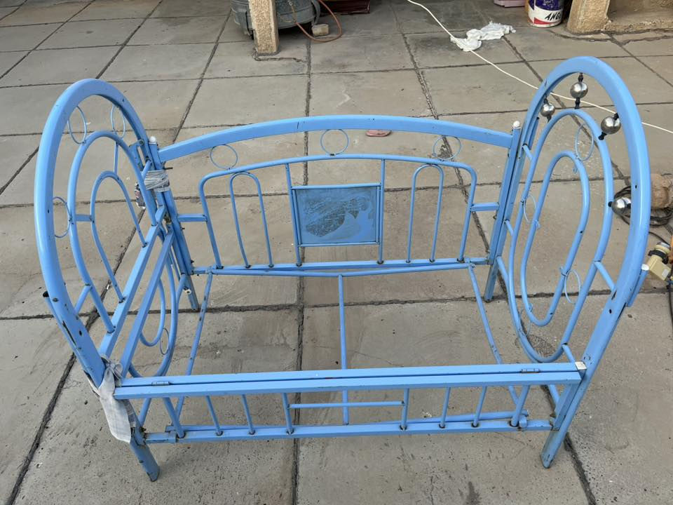 مكنسه كهربائيه ع الشحن  شغاله فول سعرها ١٠
عربانه أطفال سعرها ١٠
جربايه أطفال وياهة الخشبه مالتهة مثل ماموضح كدامكم ٢٠
سقوف ثانويه قياس ٤x٥ مع السكك سعر ٧٥ 
***********
