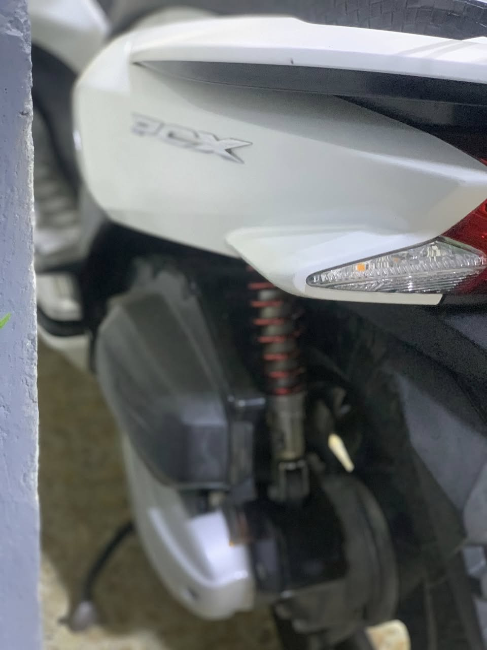 سلام عليكم جيل ثاني ياباني JF

دراجة جديده حيل صالها 3 اشهر نازله من رمبه لون ابيض شذري مكينه مكفوله برغي ما مفتوح بيها شلعه معدل تخبل كفرات بلادي ولا قطعه تجاري  ولا تكحيل ولا مشخطه ماشيه 37 الف حتى تاير بعدهن بخطهن حساس ستان حساس زدحام جهاز نذار سرقة مري اصلي و تجوه بلاديه العده صباين مالتها ما بيها نقص جاهزه  بانزين محسن دهن مؤتل دراجة مال جناي أورقها كامله السعر 16 بيها مجال بسيط شراي يتصل *********** 

ملاحظه فقط بيها فطرين موضحات بل صور صغار ما مبينات للمصداقيه ذكرتهن
