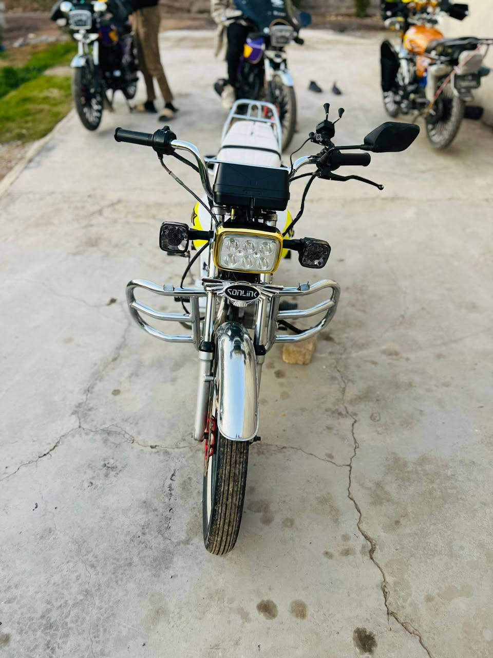 السلام عليكم دراجه للبيع موديل 23 بصمتين عن بعد تشتغل سلف كهربائات كلها شغاله كل نقص ما بيها الانتصال ع رقم ***********/***********
