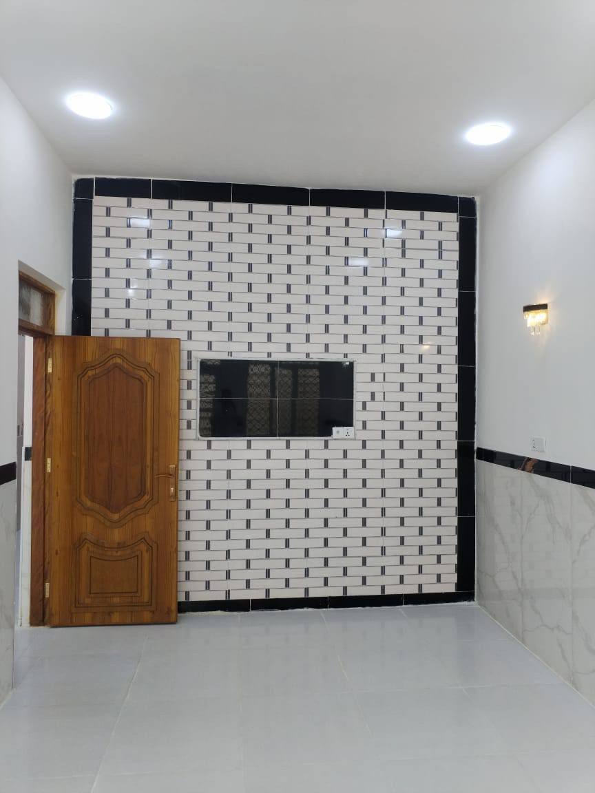 دا🏡ر(مشتملان) للــــــــــبےـعےـ  🖊،( قيد الانشاء ) 
المساحه 100 متر( 5×20)
«العنوان» الشيشان مقابل الصحفيين قرب سايدين الموضفين 
~"يتكون"~ الدار من 🌹طرمه🔑 استقبال 🔑ممر 🔑مطبخ🔑 صاله 🔑غرفه نوم 🔑🧲
للاستفسار الاتصال على ☎️ ***********☎️
