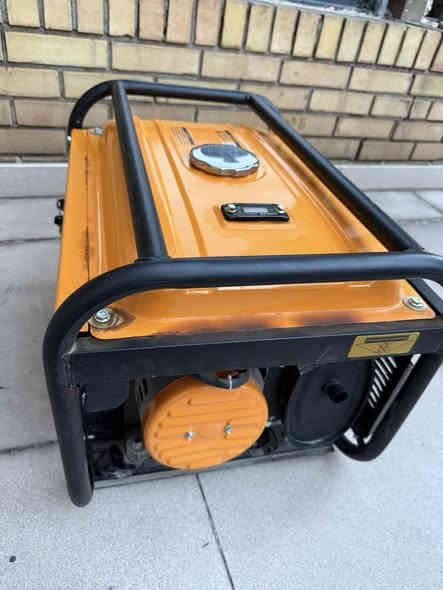 السلام عليكم مولد انجيكو 12 امبير سلف وهندر 
جديدة استعمال يوم واحد للبيع سعرها 200 الف 
بغداد/ الكرخ
 ‭0786 911 1361‬
