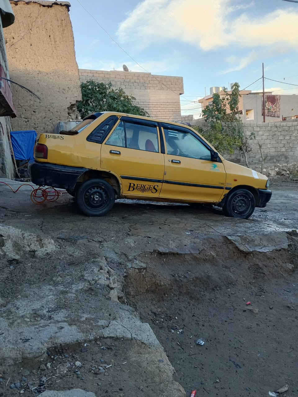 سياره سايبه للبيع
رقم الماني شرعي بالموصل 
شرط التحويل محرك كير شغال 
كهربائيات شغاله سنويه عضم للغايه 2025 باتري جديد تايات جدد  السعر 15ورقه وبيها مجال بسيط 0758750823و
***********
