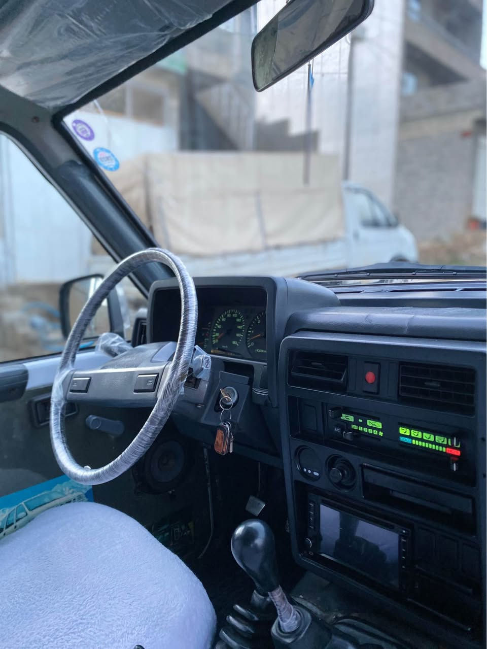 پاتڕۆڵ بۆفرۆشتن.  ئاڕمی پلاستیکی سلێمانییە بەشەرت  سەیارەکە چرکەی تیانییە. هەر جرکەیەک و 1 گەڵا ببڕە
چوار تایەیی تازەی. لەسەرە
کامل بۆیاخ نییە. من بەکامل ئەی فرۆشم. 
لەسلێمانیم 
***********
*********** السليمانية, العراق
