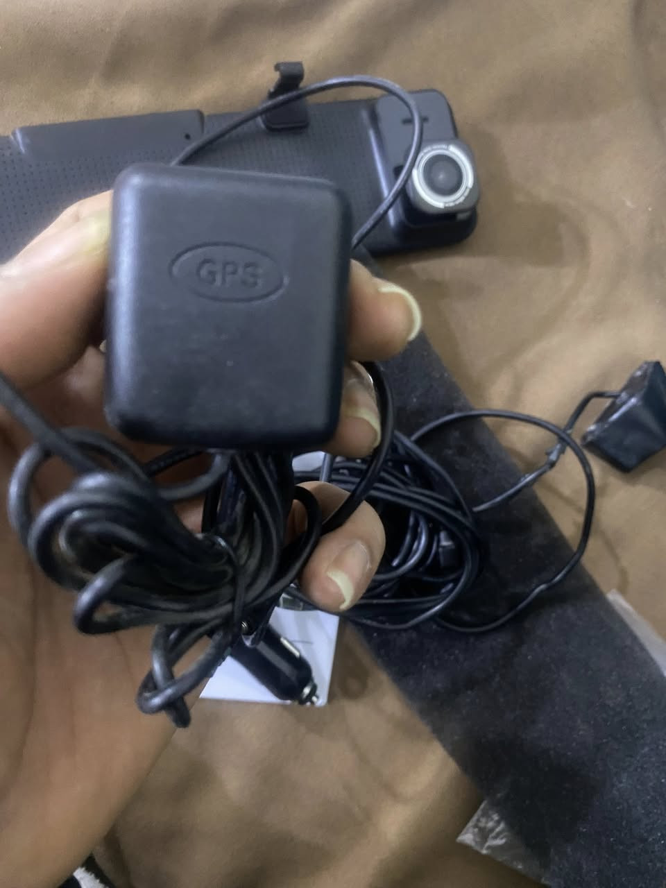 اعلى سعر ابيع

داش كام مستخدمة عدد 2
الاولى تصوير داخلي وامامي والثانية تصوير امامي وخلفي مفولة مواصفاتها بالتفصيل 
دليل المستخدم الخاص بكاميرا داش كام بمرآة تدفق الوسائط المزدوجة طراز PORMIDO PR996. 
معلومات حول المنتج
الطراز: PORMIDO PR996
الميزات:
شاشة لمس كاملة وكبيرة جدًا بحجم 12 بوصة.
تسجيل مزدوج بدقة 1080 بكسل (كاميرا أمامية + خلفية)، أو 1296 بكسل للكاميرا الأمامية فقط.
كاميرا خلفية AHD مقاومة للماء مع خطوط إرشادية.
مستشعر G (G-sensor) يكتشف الاصطدام تلقائيًا ويقفل الفيديو كدليل.
تسجيل متواصل (حلقة تسجيل) يلغي أقدم اللقطات تلقائيًا لتحرير مساحة التخزين.
خيارات المراقبة أثناء ركن السيارة لمدة 24 ساعة عند توصيلها بمجموعة الأسلاك الصلبة (hardwire kit).
يمكن إضافة سرعة القيادة والمسارات والمواقع إلى المقاطع المسجلة باستخدام هوائي GPS الاختياري. 
هل ترغب في معرفة المزيد عن ميزات تسجيل الكاميرا أو تركيبها؟


**إذا كنت صاحب هذا الإعلان وتريد حذفه لأي سبب، رجاءا أرسل رسالة إلى الدعم الفني**