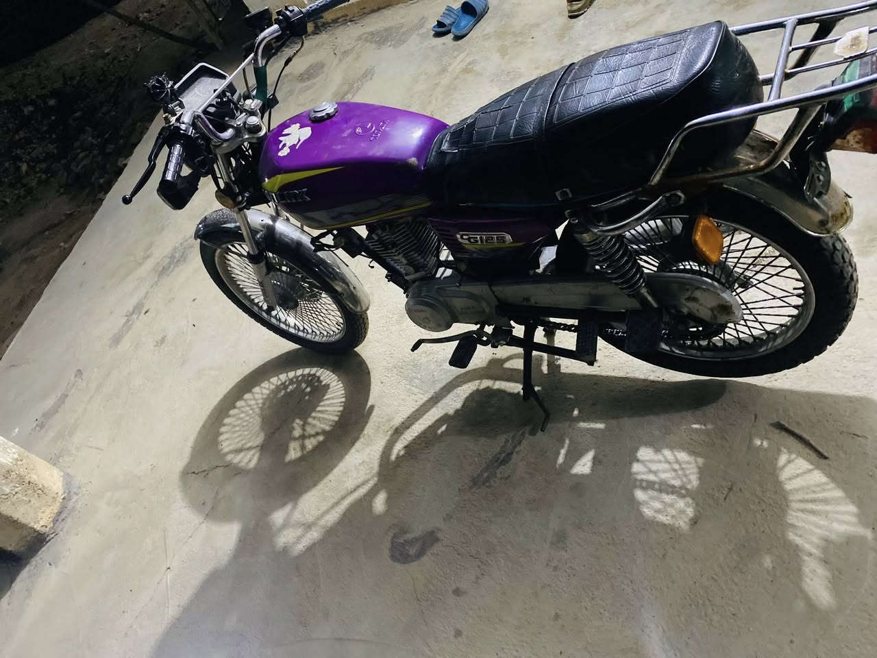 سلام عليكم تايكر لبيع موديل 23اوراق كامله دراجه خير من الله السعر خاص مكاني ديالى بعقوبه شراي يتصل او خاص ***********
