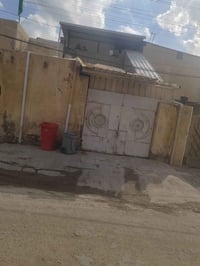 بيت لبيع مساحة البيت  63 متر  وجهية البيت 6 امتر و20 طابو صرف السعر ٧٥...