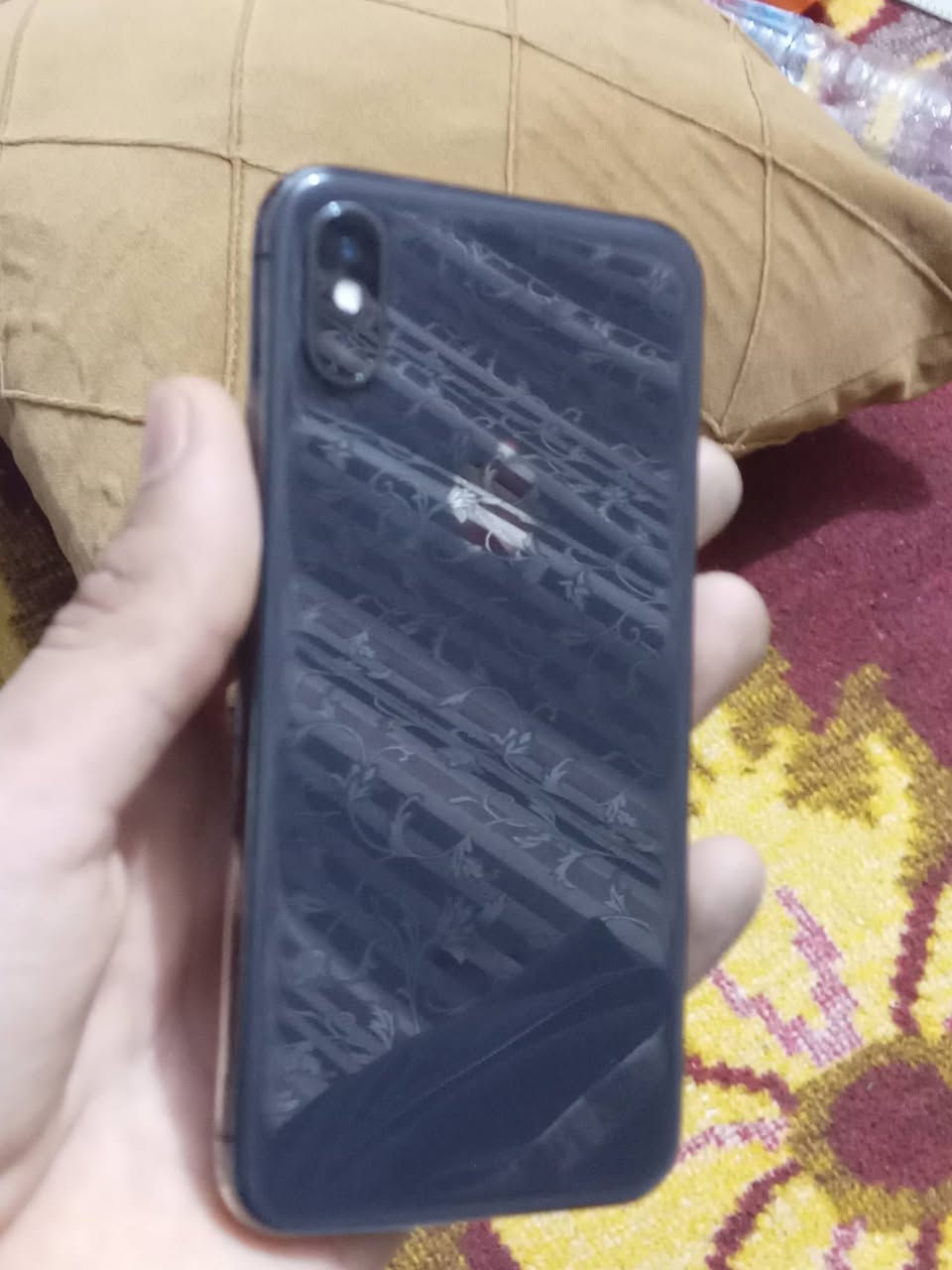 ايفون إكس عادي نضيف مثل ما موضح بلصور
ذاكره 256
بطاريه مبدله اصليه 100
شاشه اصليه ما مبدله 
فيس ايدي شغال
نضافه فولللل
السعر (215) وبيه مجال
مكاني بغداد الحريه الثالثه ساحه عدن
رقم ***********
